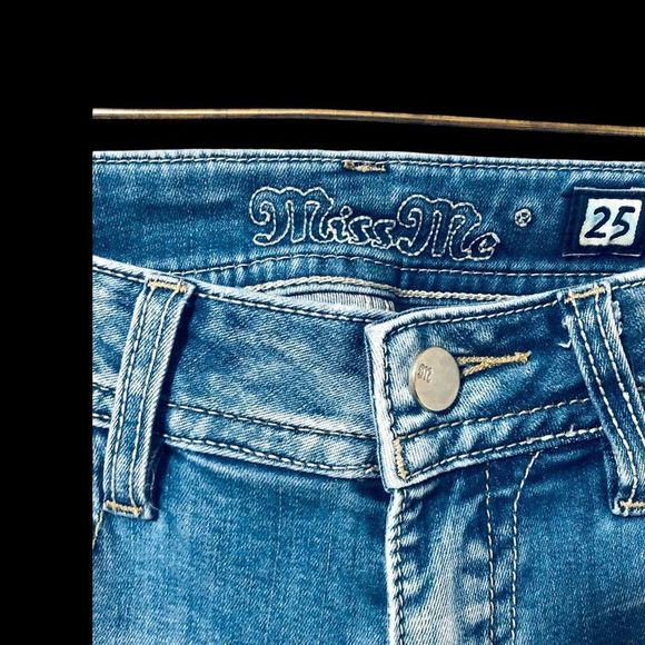 Miss Me Signature Cropped Ankle Frayed Style Light Denim Jeans Size 25 MP8060AK1 - Picture 5 of 7